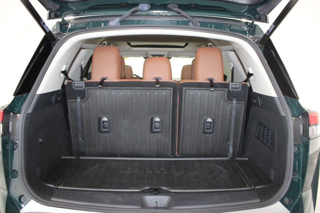 Used 2024 Nissan Pathfinder Platinum w/ Cargo Package image 16