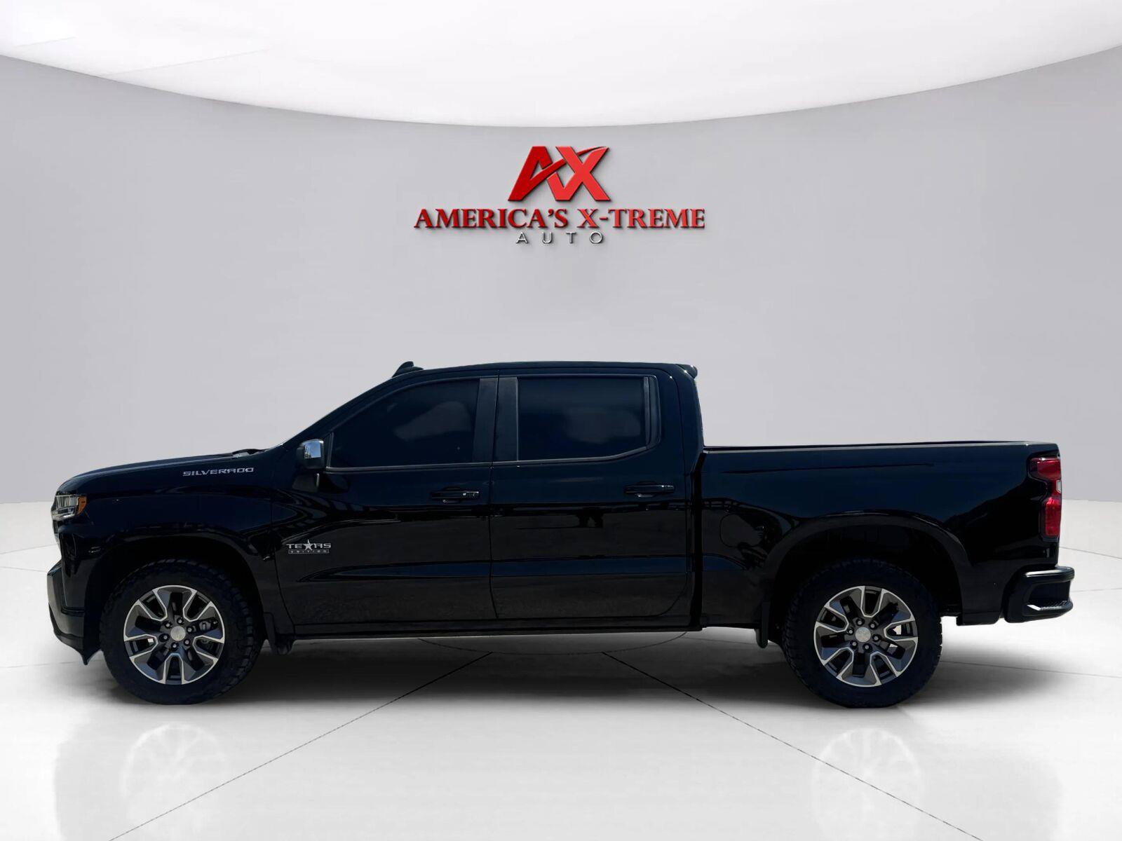 Used 2021 Chevrolet Silverado 1500 LT RWD image 2