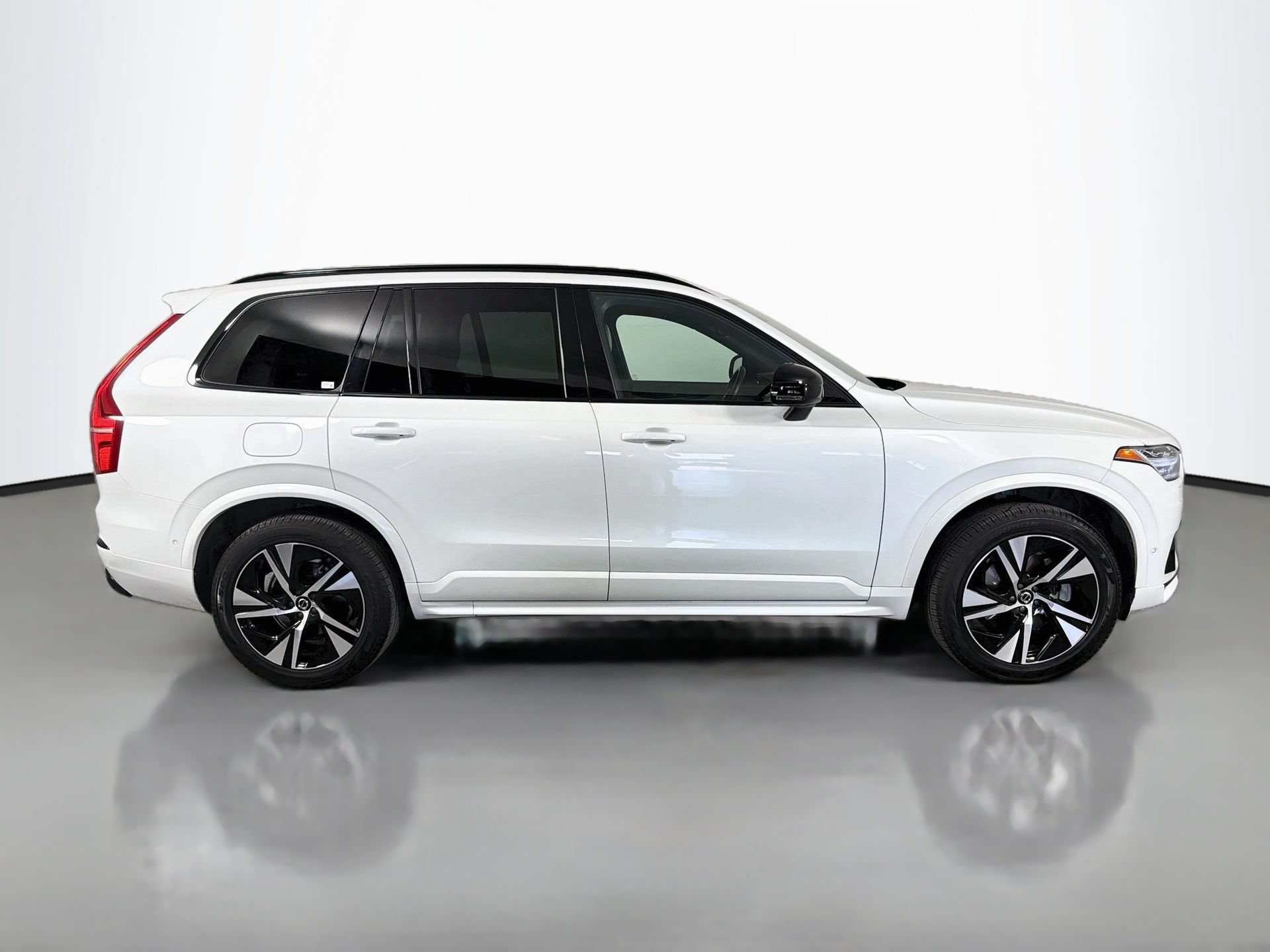 Used 2020 Volvo XC90 T5 R-Design w/ Protection Package Premier AWD/4WD image 5