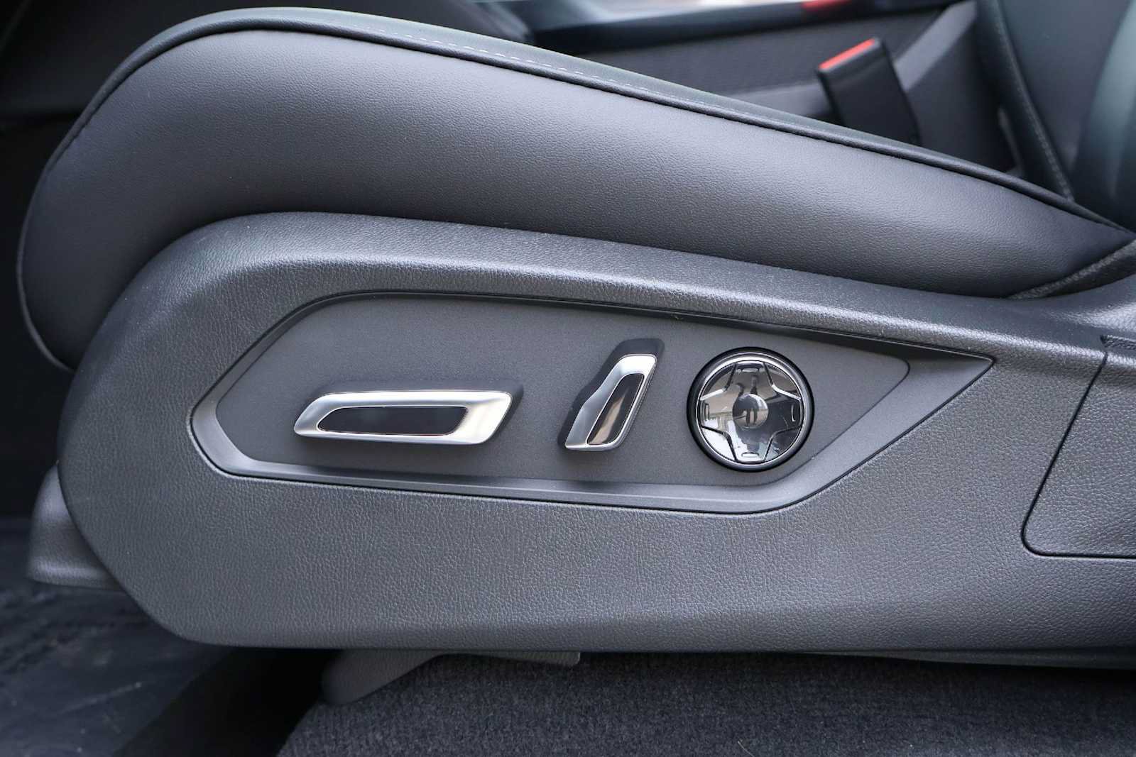 Certified 2026 Acura MDX w/ Technology Package FWD image 24