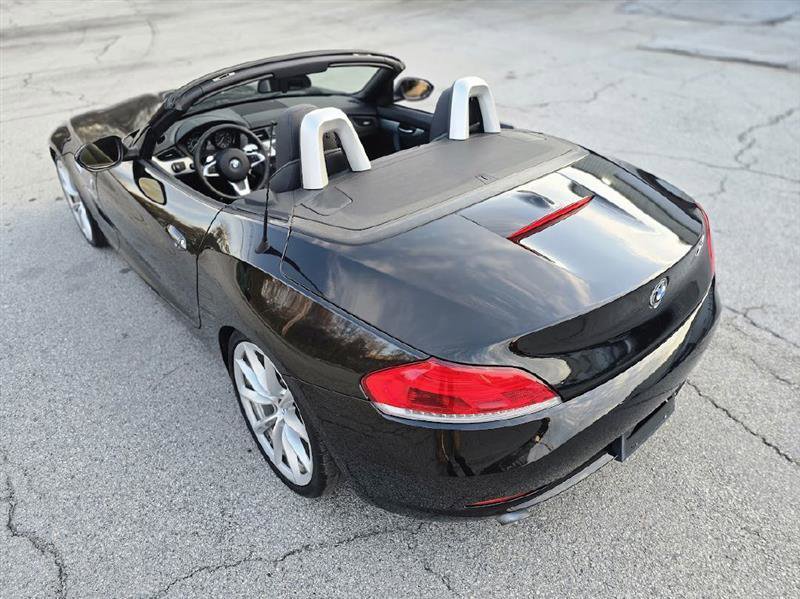 Used 2011 BMW Z4 sDrive35i image 8