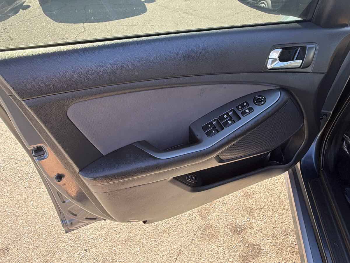 Used 2014 Kia Optima LX FWD image 13