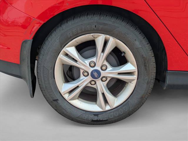 Used 2014 Ford Focus SE w/ SE Winter Package FWD image 12