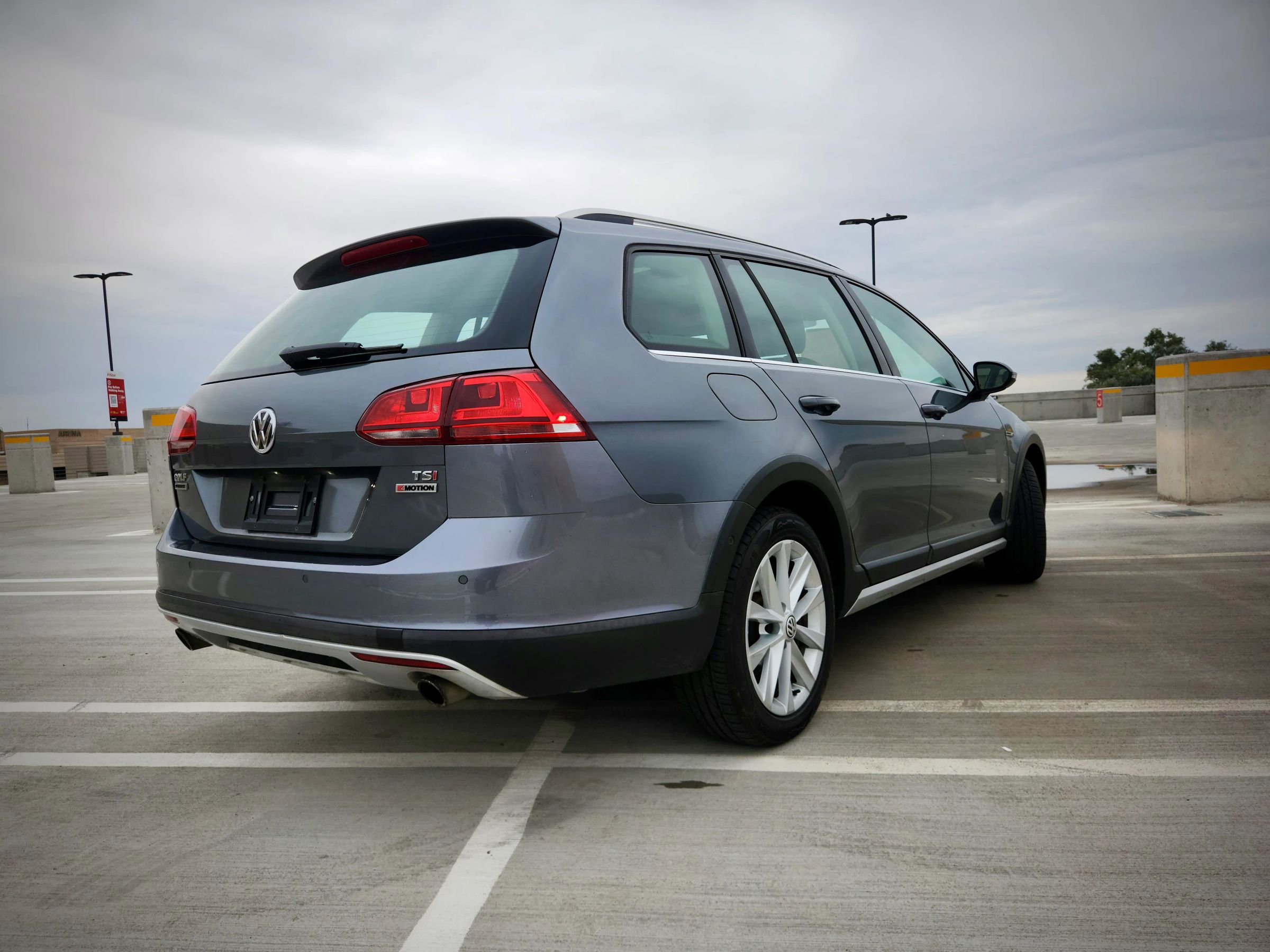 Used 2017 Volkswagen Golf Alltrack SE image 8