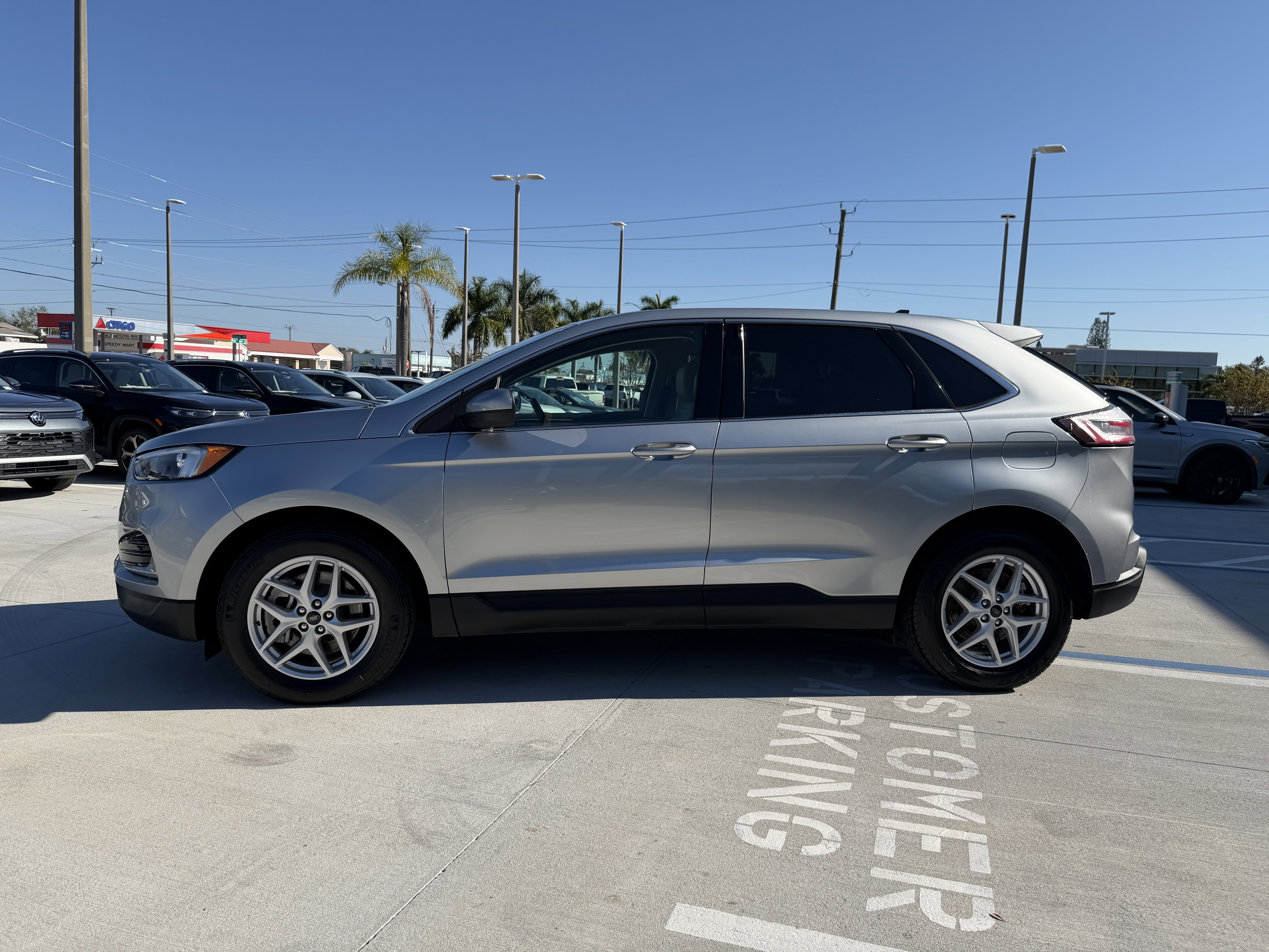 Used 2023 Ford Edge SEL image 6