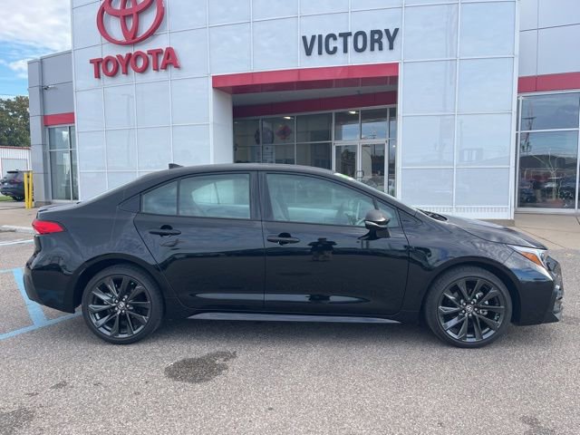 Used 2025 Toyota Corolla SE image 3