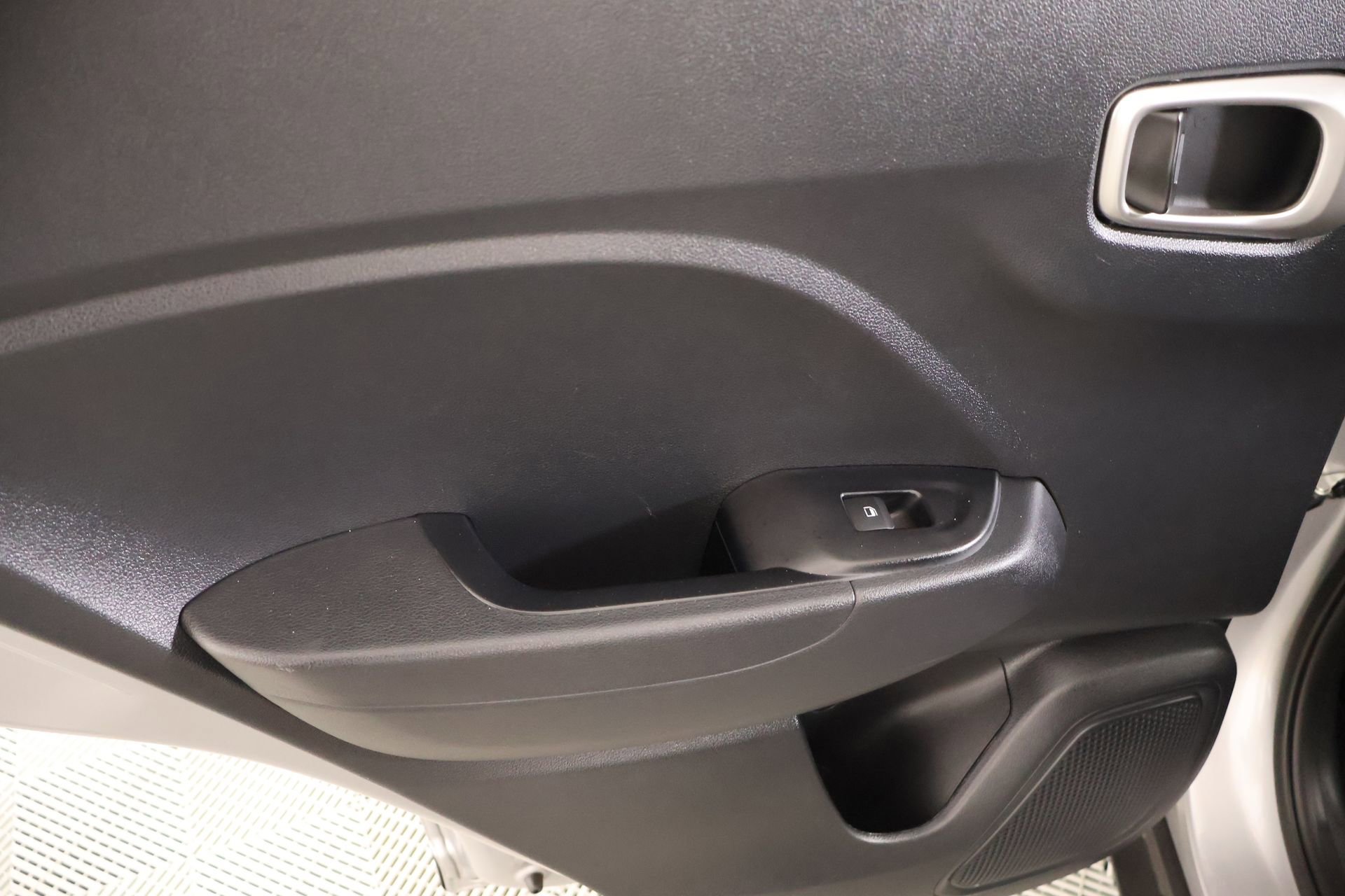 Used 2025 Hyundai Venue SEL image 16