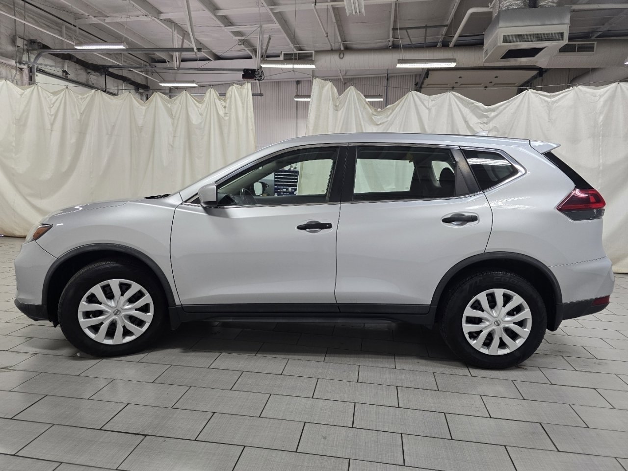 Used 2018 Nissan Rogue S image 12