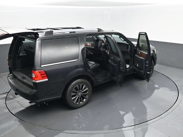 Used 2015 Lincoln Navigator 2WD image 34