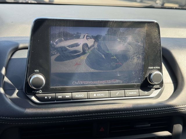Used 2024 Nissan Rogue S AWD/4WD image 2