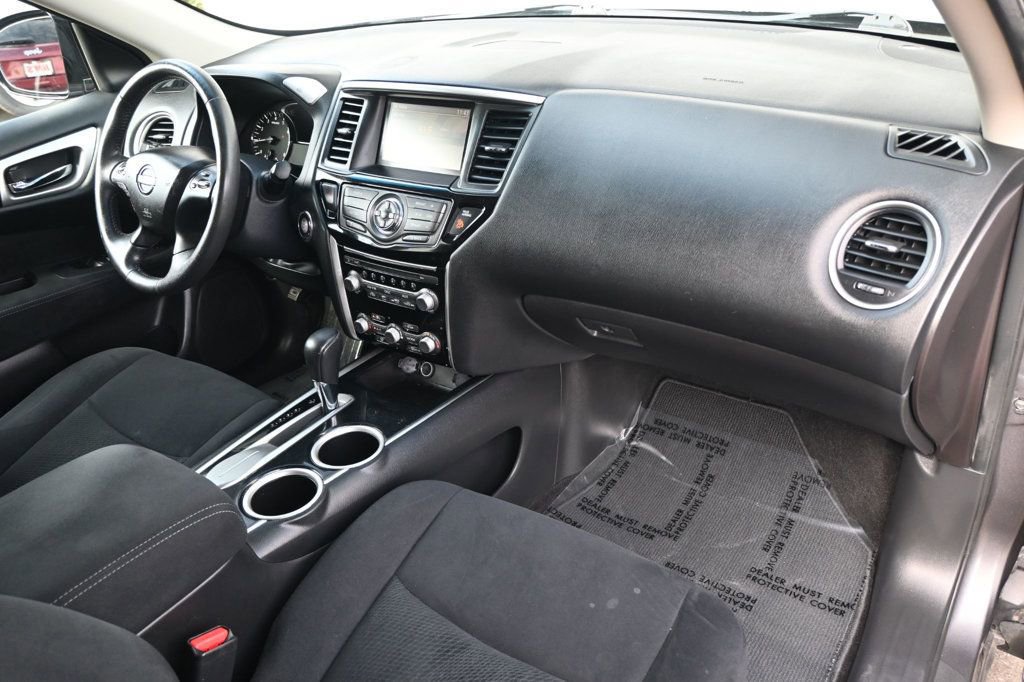 Used 2016 Nissan Pathfinder SV w/ Cargo Package image 9