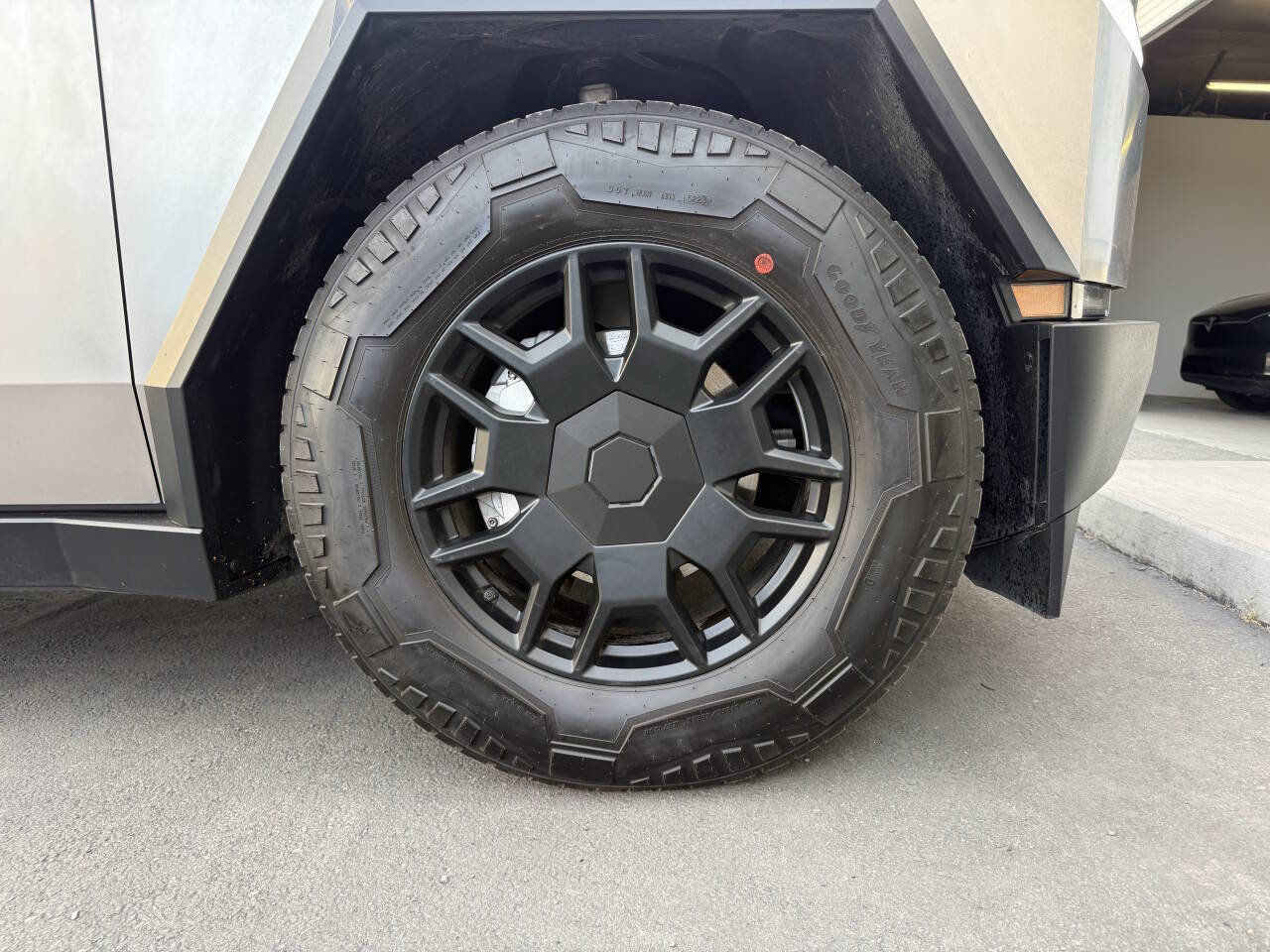Used 2024 Tesla Cybertruck AWD Crew Cab image 18
