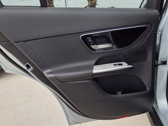 Used 2025 Mercedes-Benz GLC 300 image 17