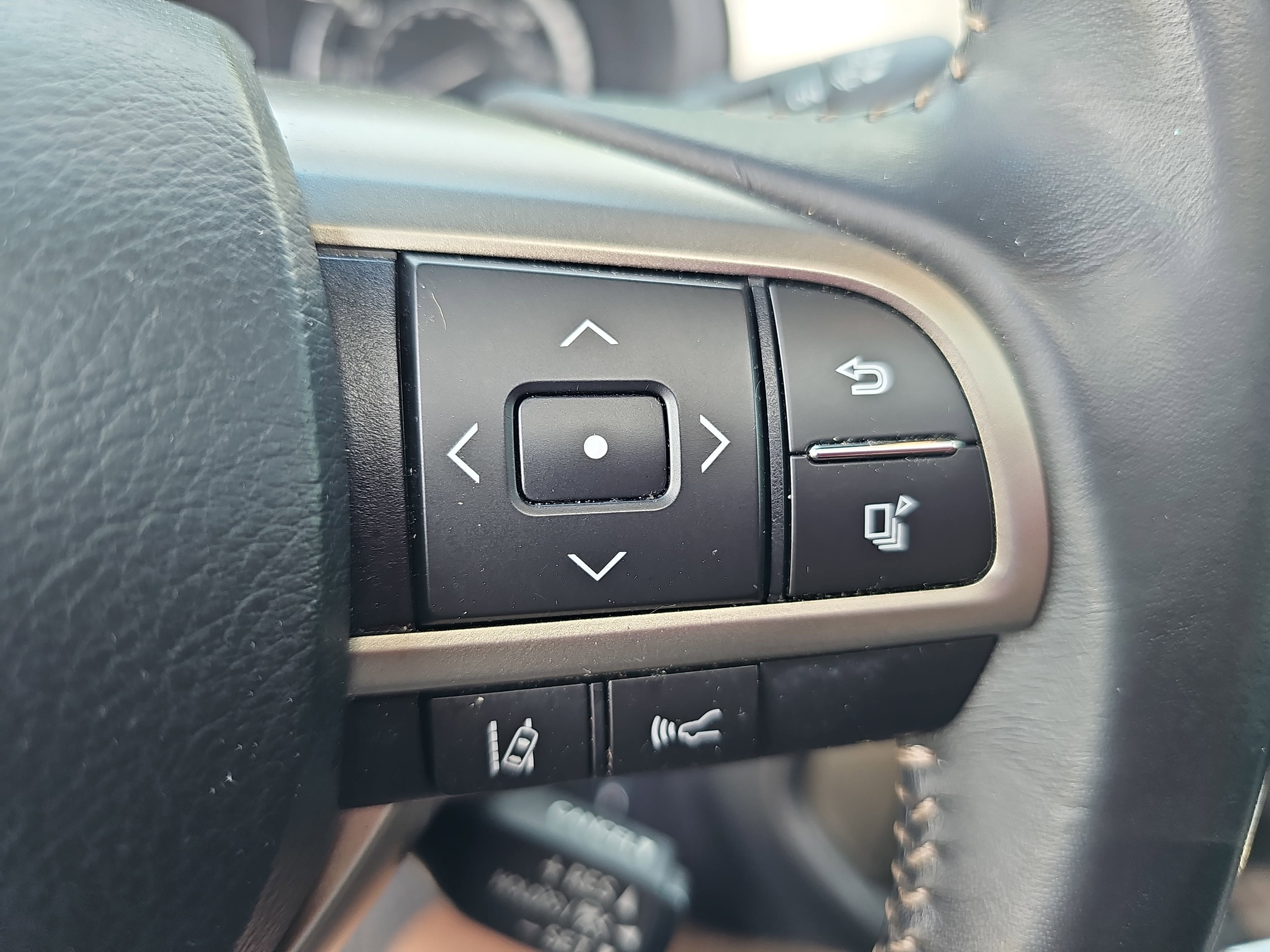 Used 2020 Lexus GX 460 Premium w/ Premium Package AWD/4WD image 18