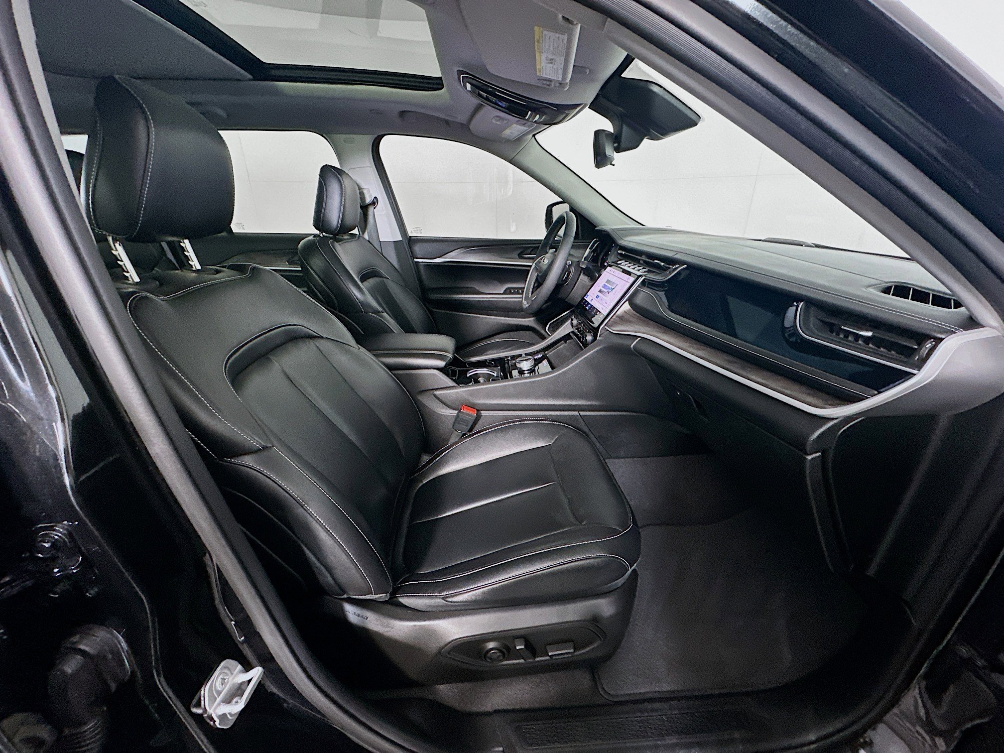 Used 2022 Jeep Grand Cherokee Limited 4xe image 34