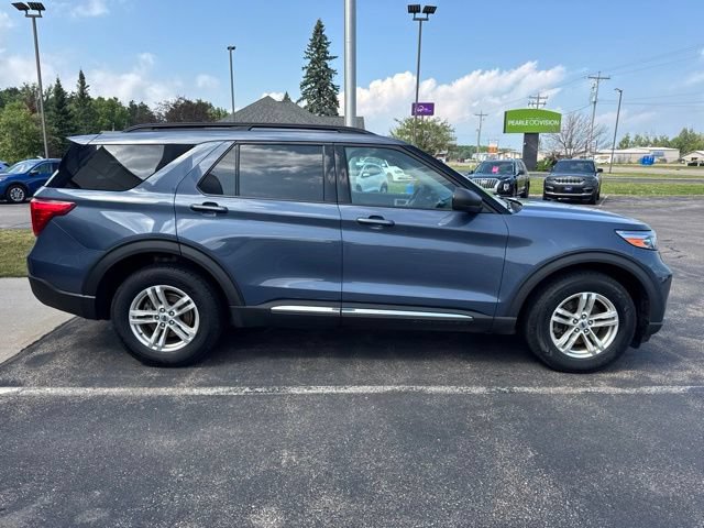 Used 2021 Ford Explorer XLT w/ Equipment Group 202A AWD/4WD image 11