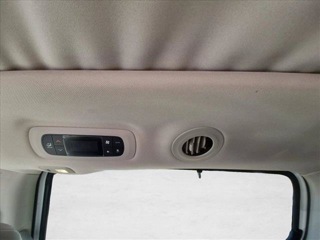 Used 2018 Chrysler Pacifica Limited w/ Advanced Safetytec Group FWD image 19