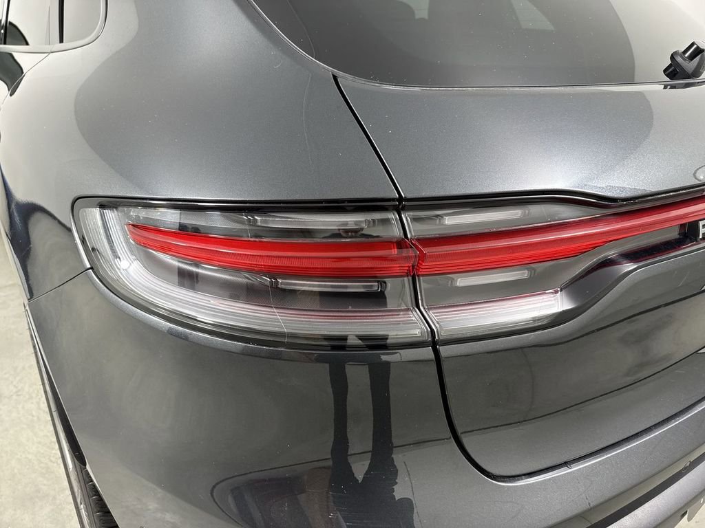 Certified 2025 Porsche Macan image 18