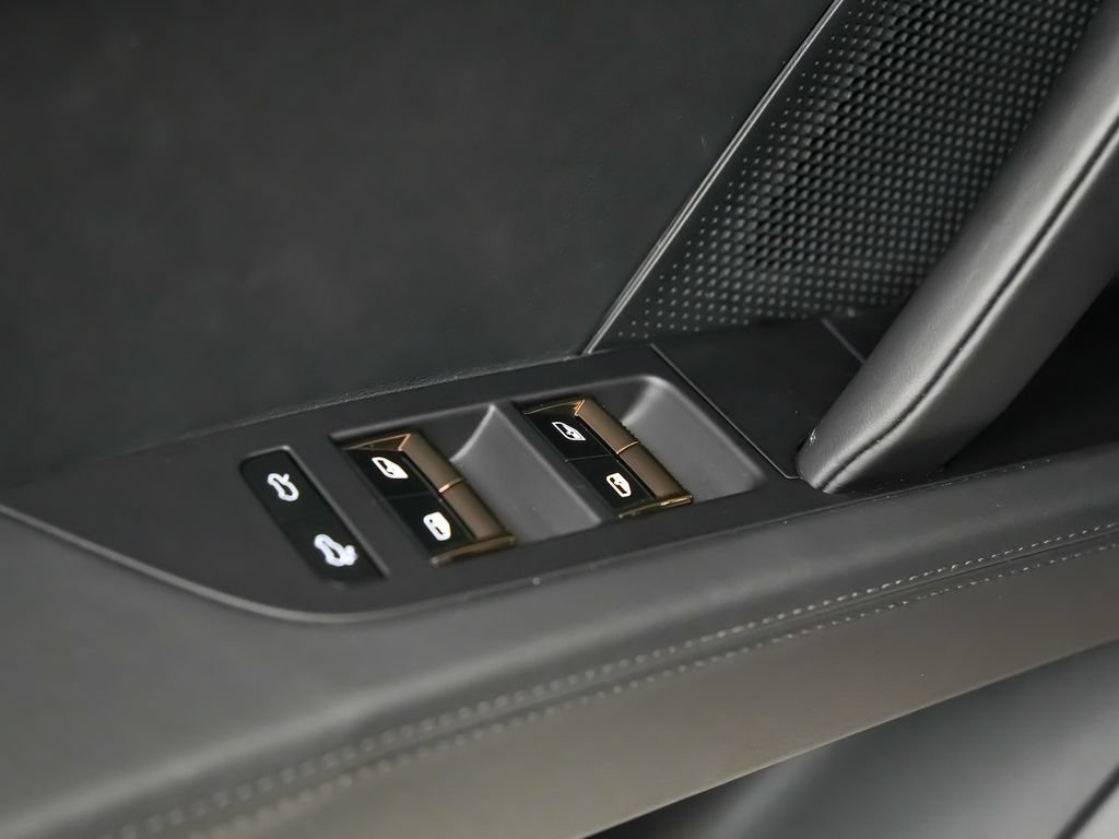 New 2026 Porsche Cayenne Turbo Electric AWD/4WD image 26