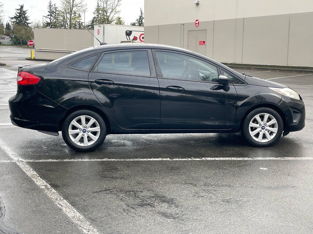 Used 2012 Ford Fiesta SE FWD image 6
