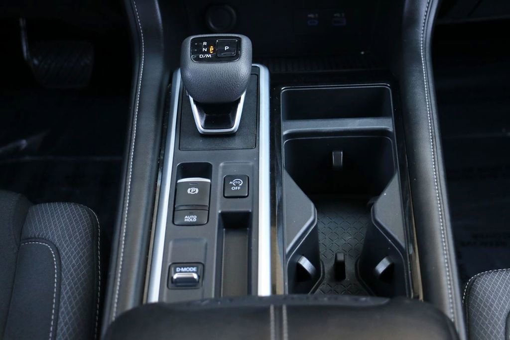 Used 2025 Nissan Pathfinder SV FWD image 28