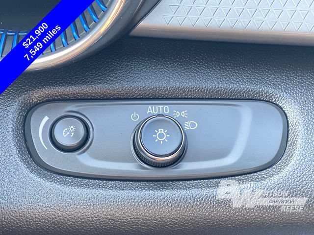 Used 2025 Chevrolet Trax LT FWD image 32