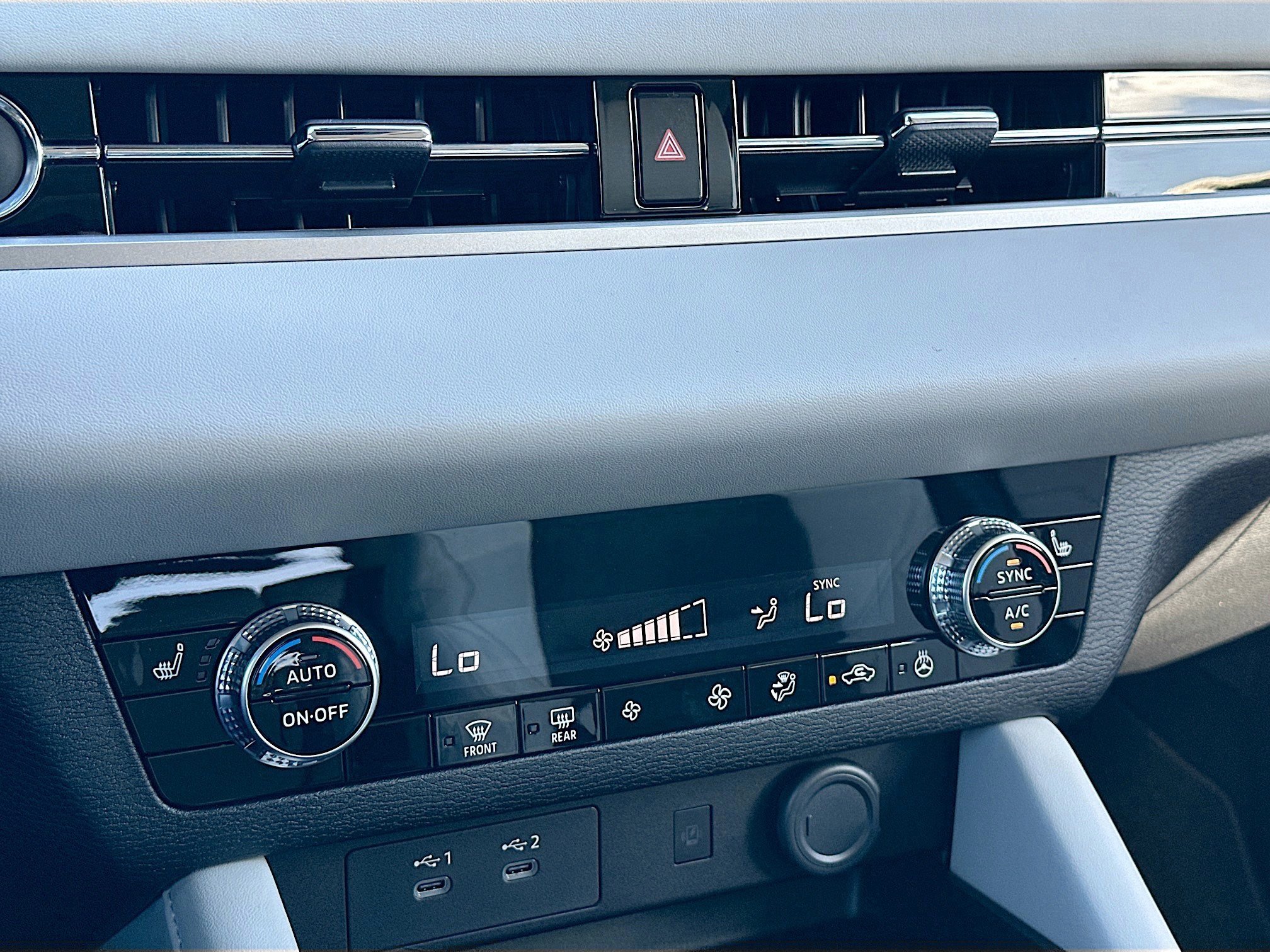 New 2026 Mitsubishi Outlander SE image 11