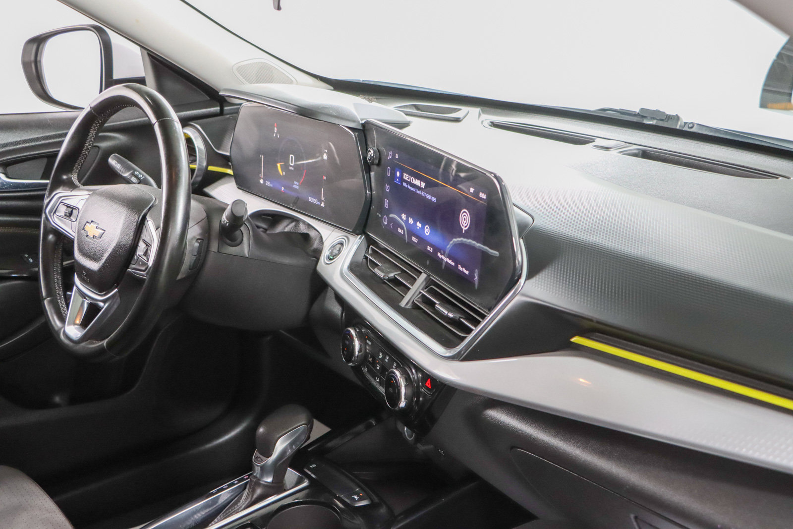 Used 2024 Chevrolet Trax LT w/ Sunroof Package FWD image 25