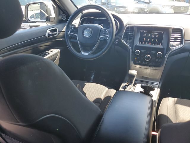 Used 2019 Jeep Grand Cherokee Laredo RWD image 9