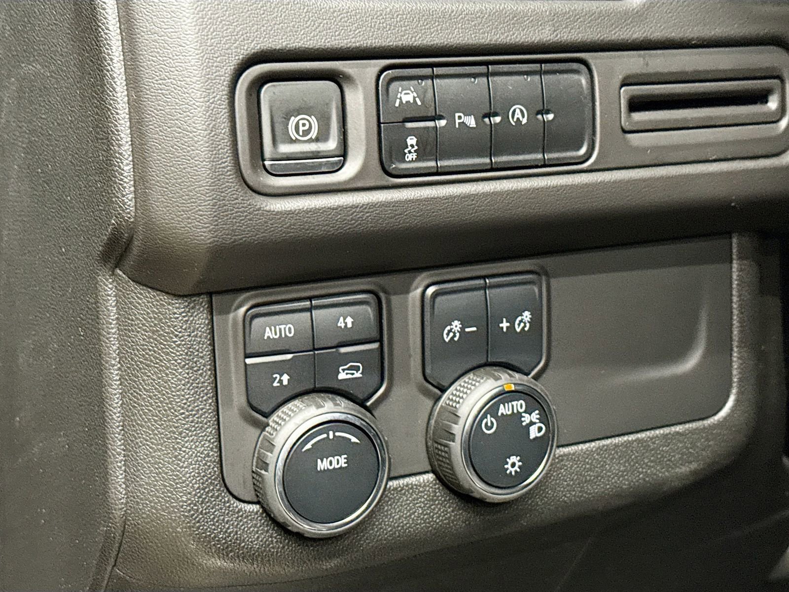 Used 2024 Chevrolet Tahoe LT AWD/4WD image 12