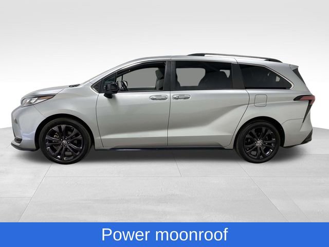 Used 2022 Toyota Sienna XSE w/ XSE Plus Package image 2