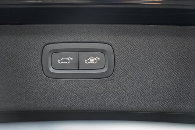 Used 2025 Volvo XC90 B6 Plus image 10