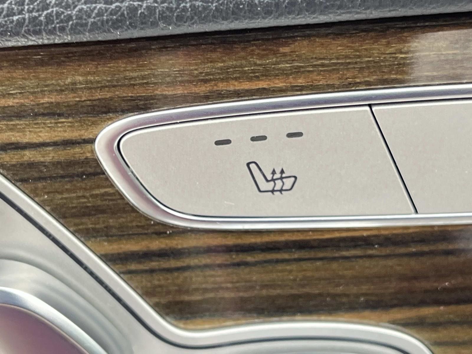 Used 2018 Mercedes-Benz C 300 4MATIC Sedan image 17