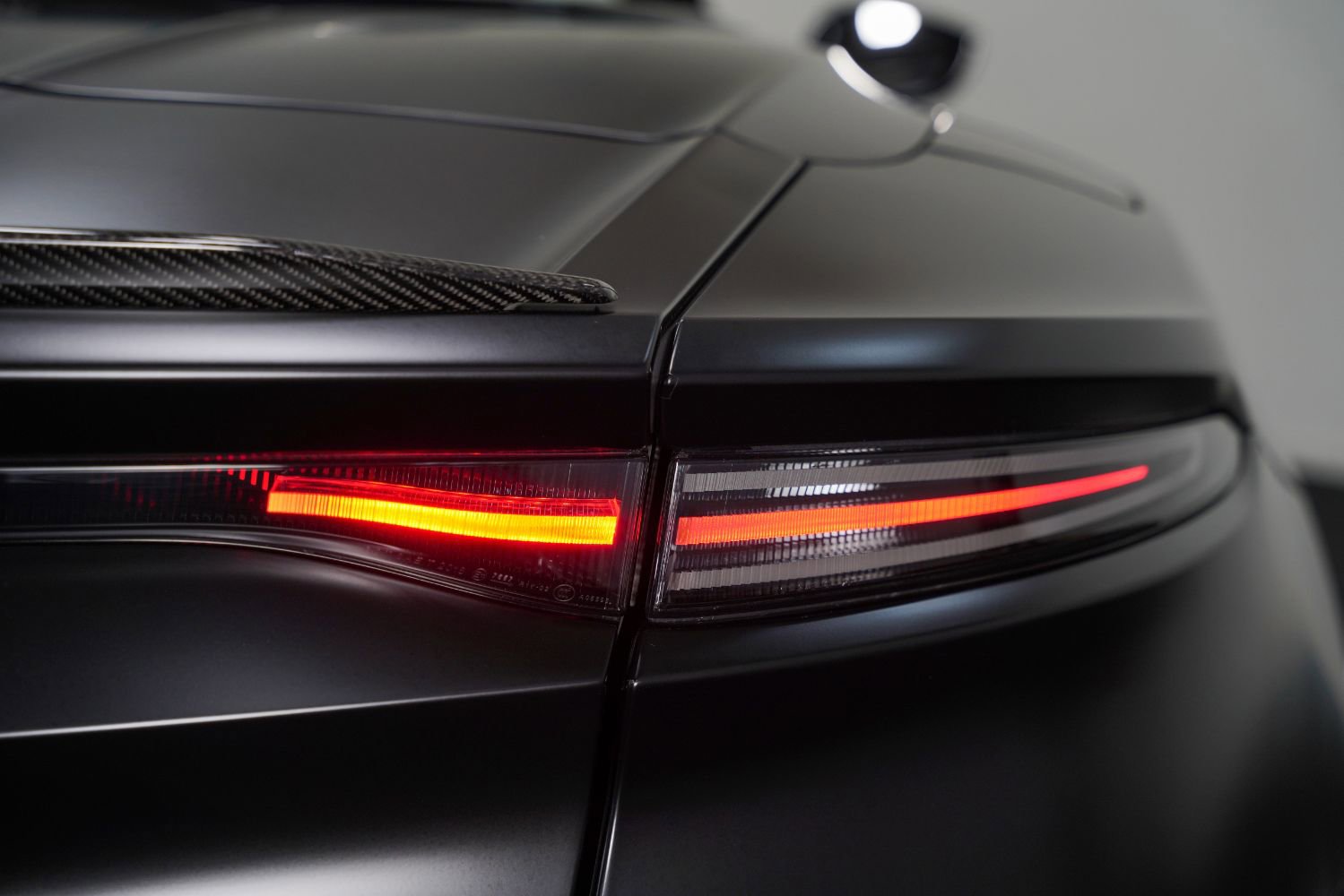 Used 2022 Aston Martin DBS Superleggera Volante RWD image 23