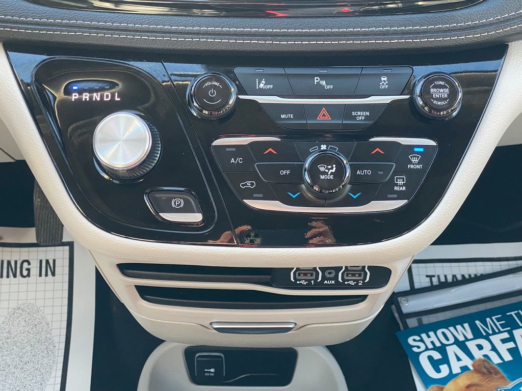 Used 2024 Chrysler Pacifica Select image 23