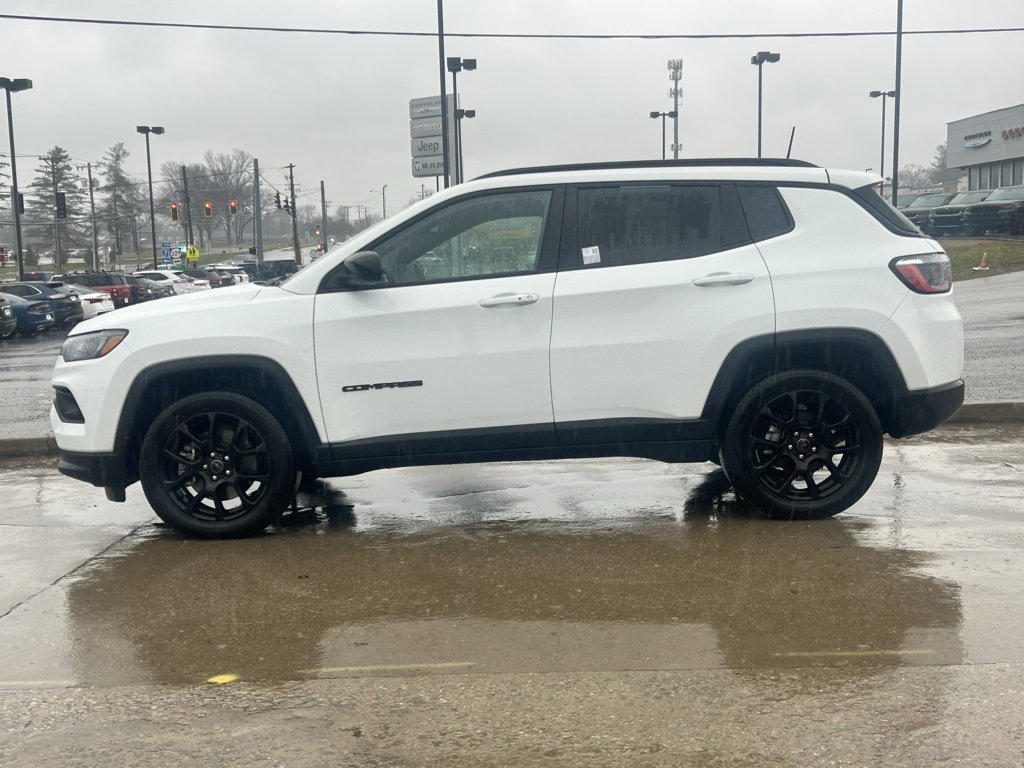 Used 2025 Jeep Compass Latitude w/ Altitude Special Edition image 10
