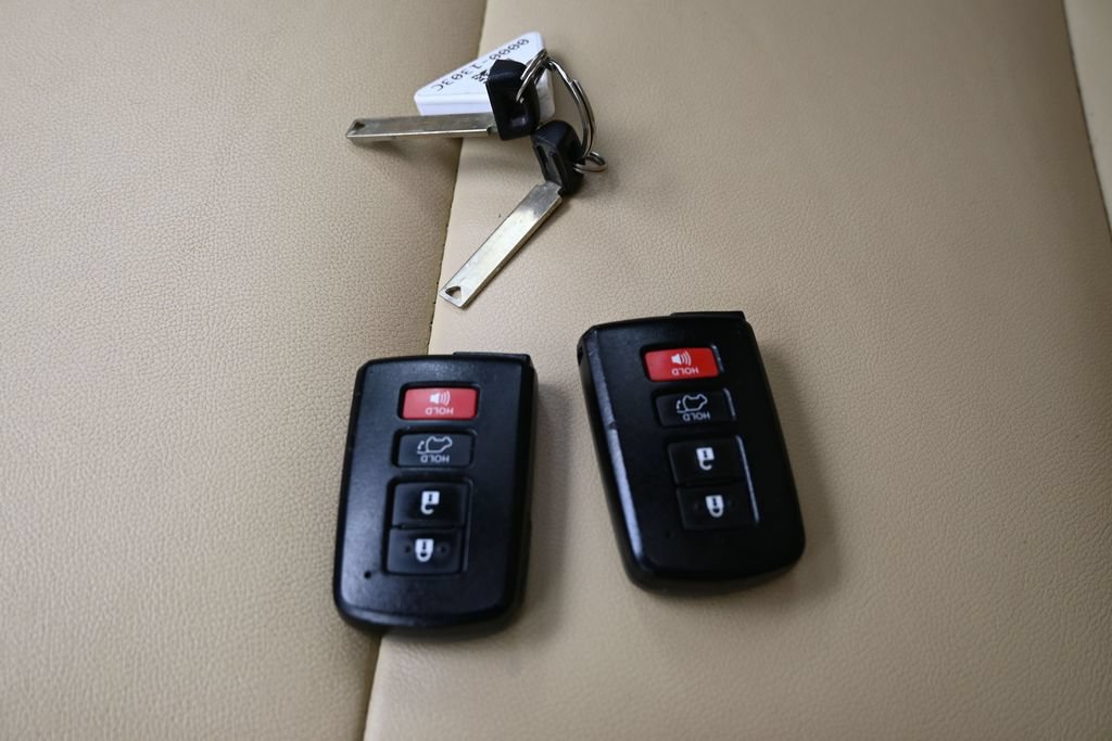 Used 2019 Toyota Highlander XLE AWD/4WD image 37