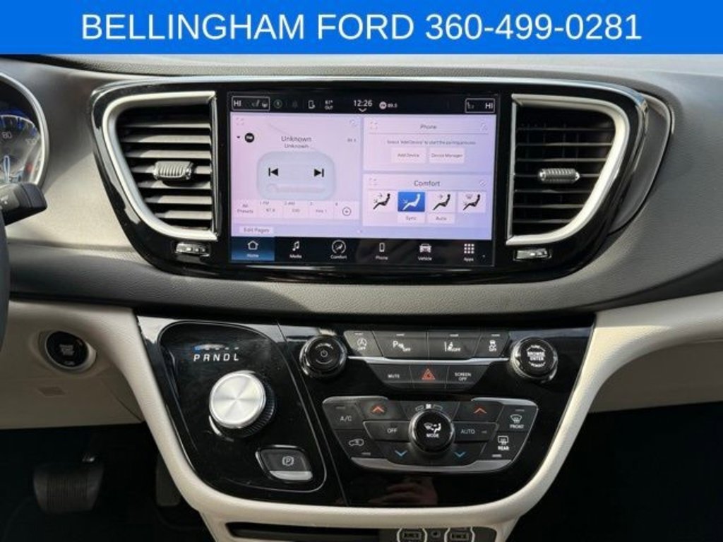 Used 2024 Chrysler Pacifica Touring-L image 32