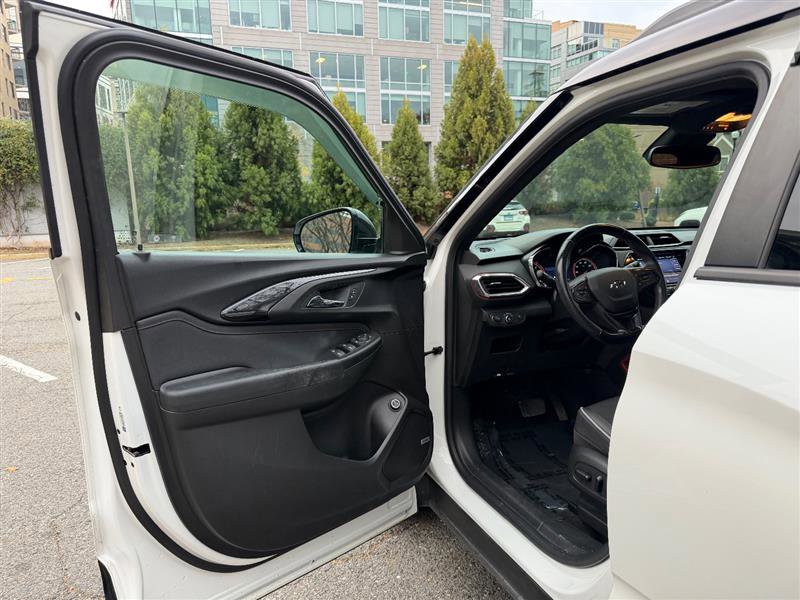 Used 2021 Chevrolet TrailBlazer RS w/ Sun and Liftgate Package image 17