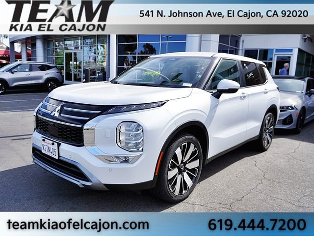 Used 2025 Mitsubishi Outlander SE AWD/4WD image 1