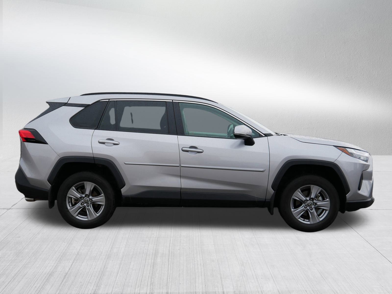 Used 2022 Toyota RAV4 XLE w/ Convenience Package image 8