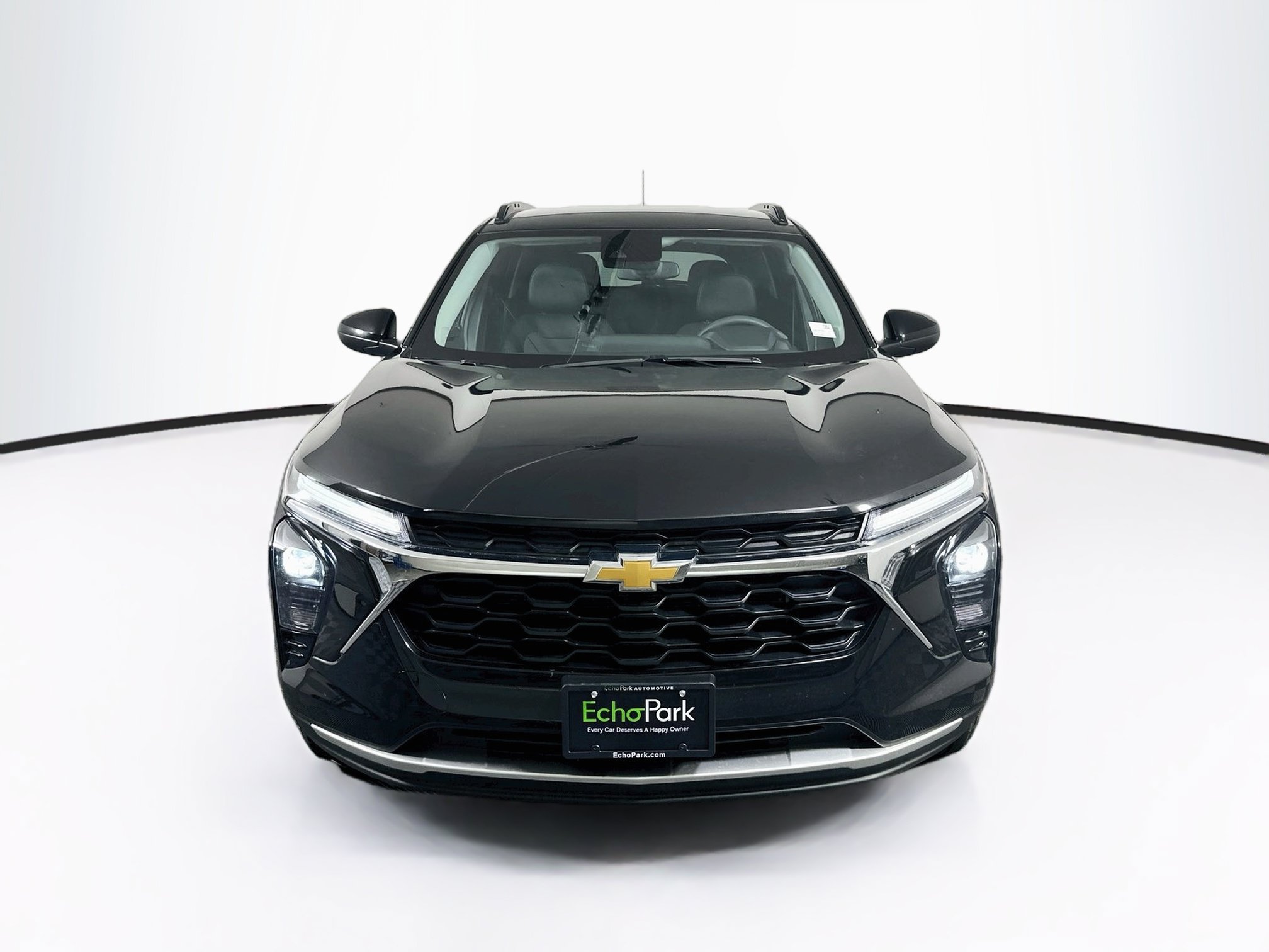 Used 2026 Chevrolet Trax LT FWD image 2