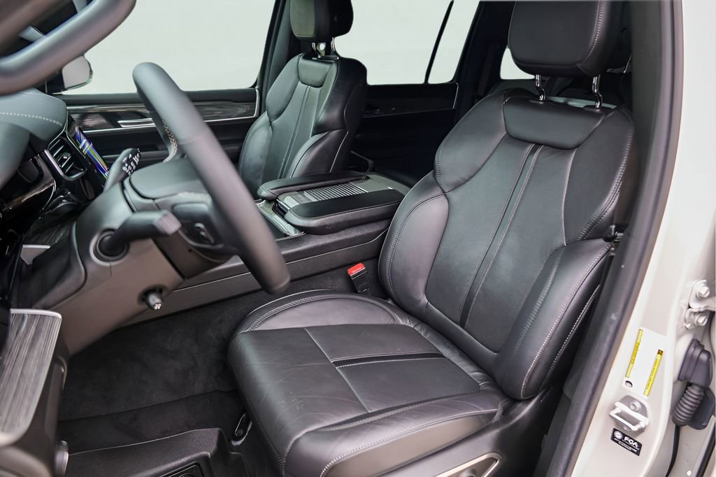 Used 2022 Jeep Wagoneer Series III AWD/4WD image 10