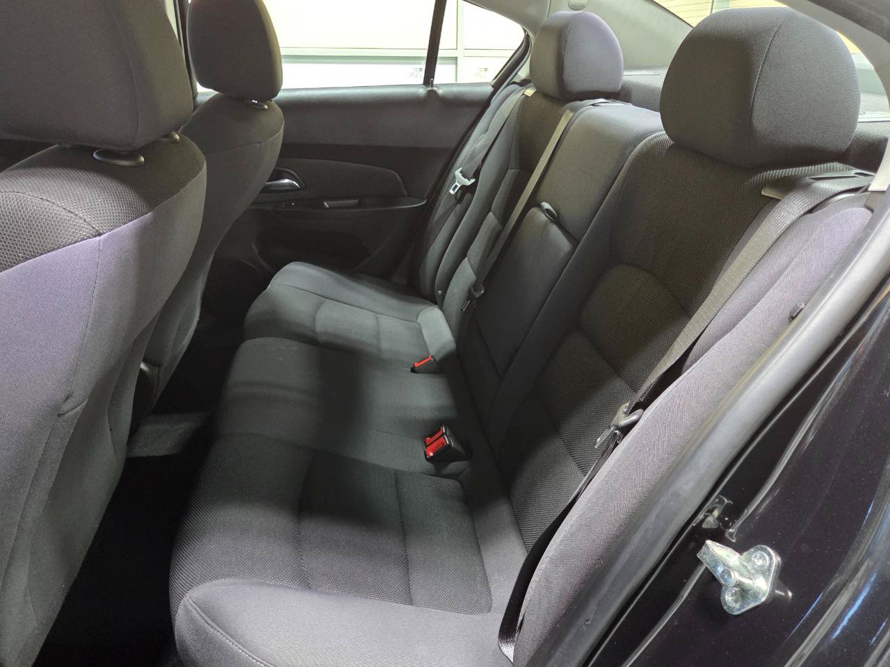 Used 2015 Chevrolet Cruze LT FWD image 17