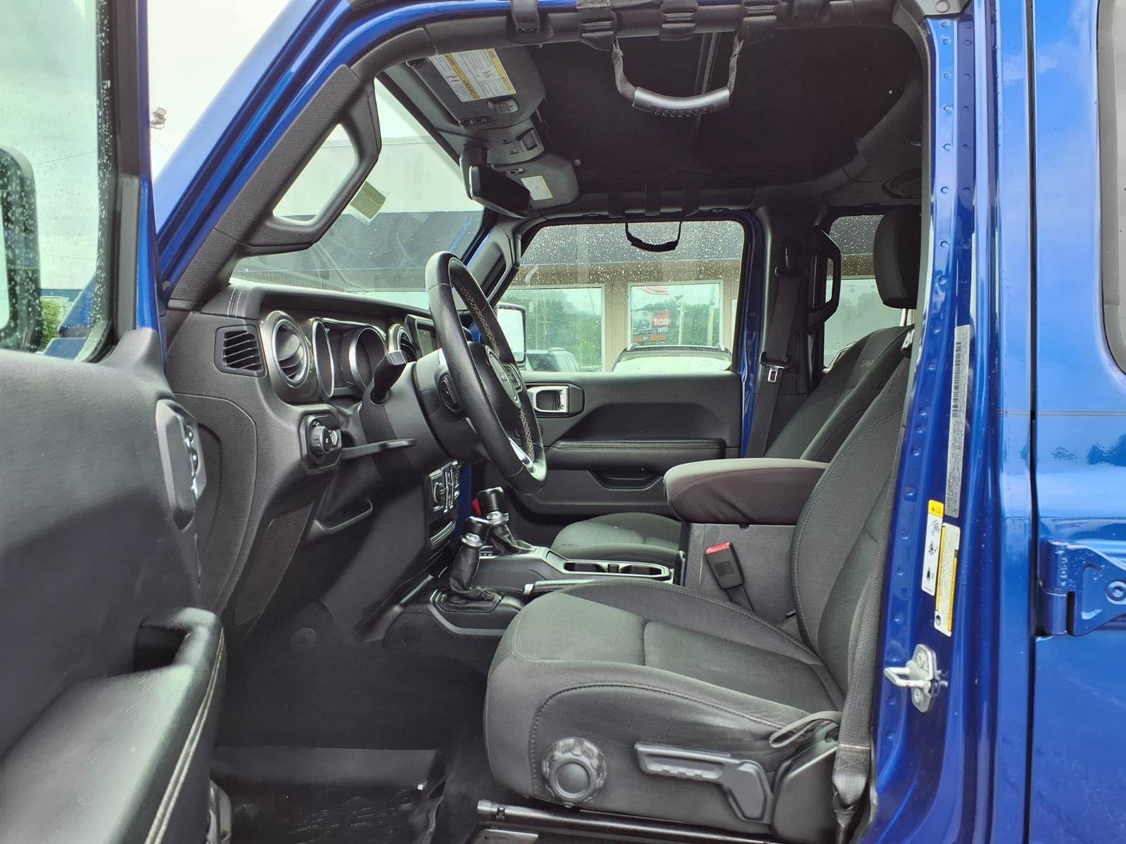 Used 2018 Jeep Wrangler Unlimited Sahara AWD/4WD image 23