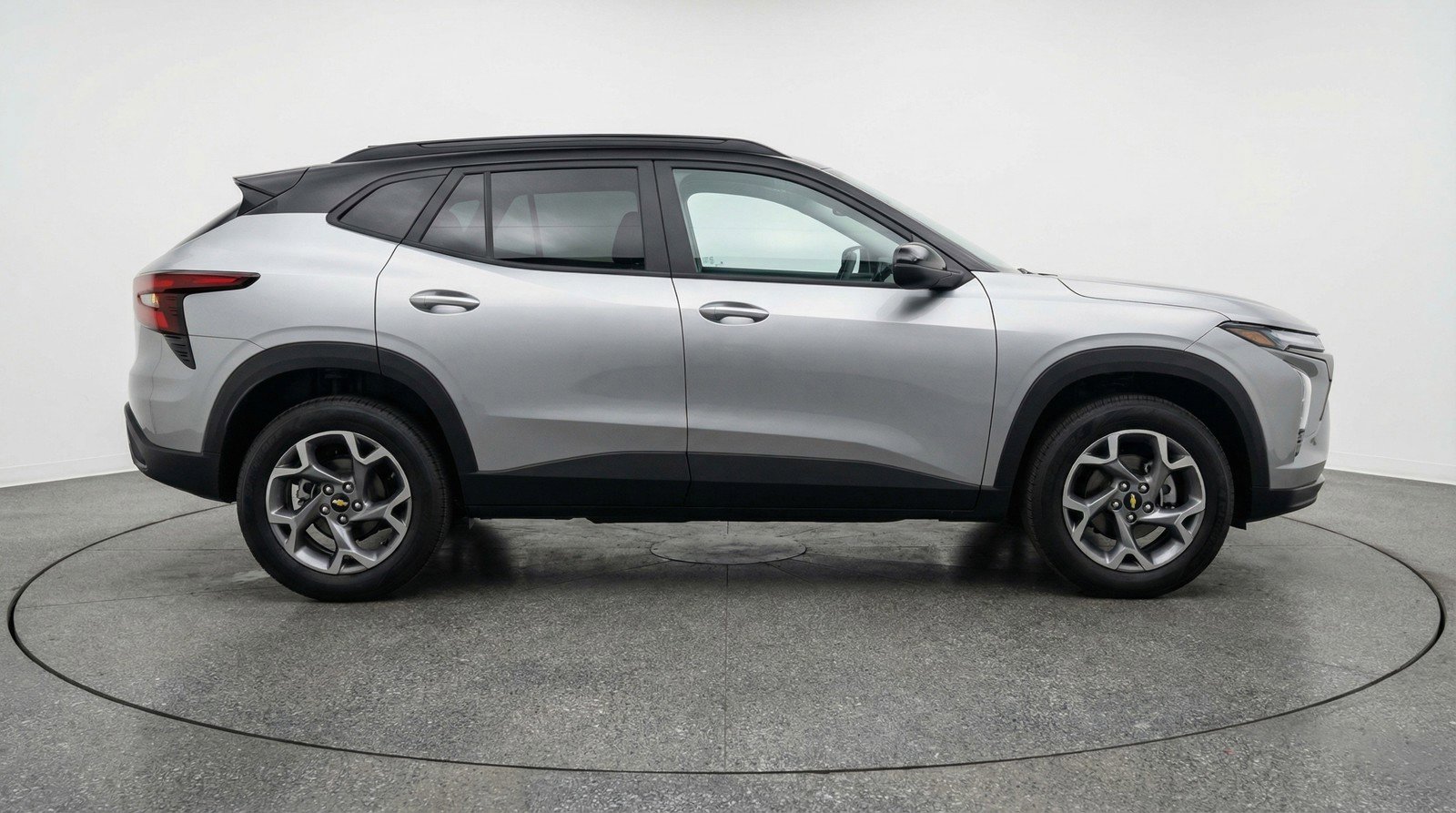 Used 2025 Chevrolet Trax LT image 11