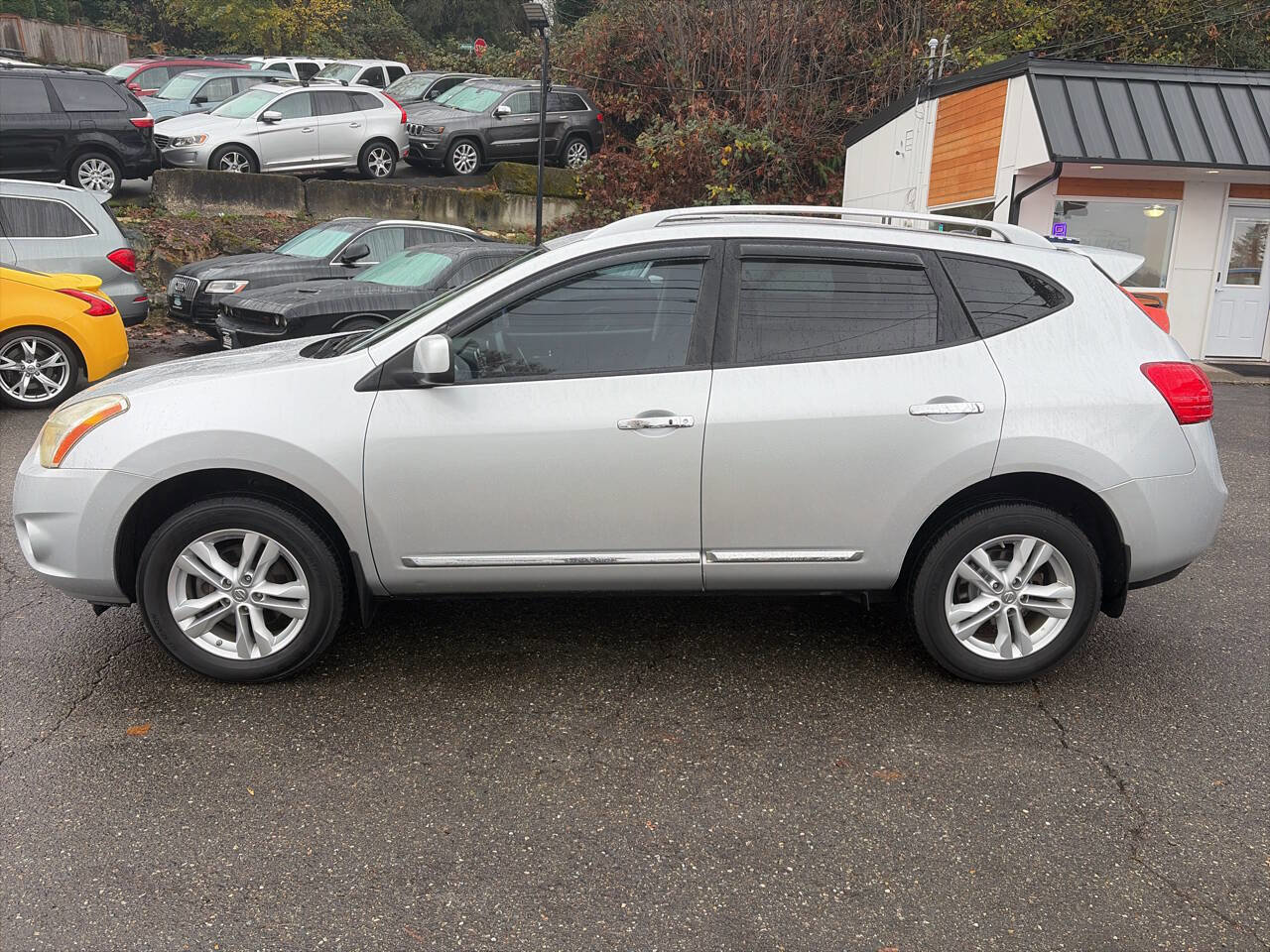 Used 2013 Nissan Rogue SV w/ Premium Pkg image 2