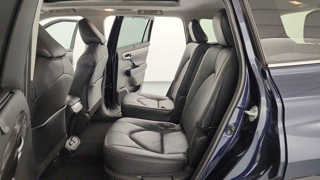 Used 2021 Toyota Highlander Limited image 34