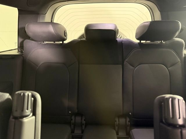 Used 2025 Land Rover Defender 130 V8 image 28