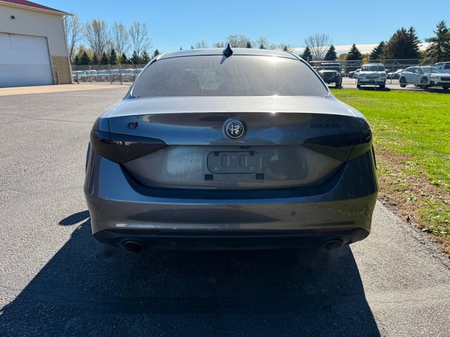 Used 2017 Alfa Romeo Giulia Ti w/ TI Lusso Package AWD/4WD image 2